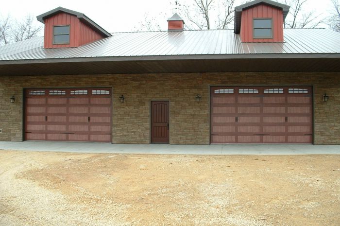 barn with garage